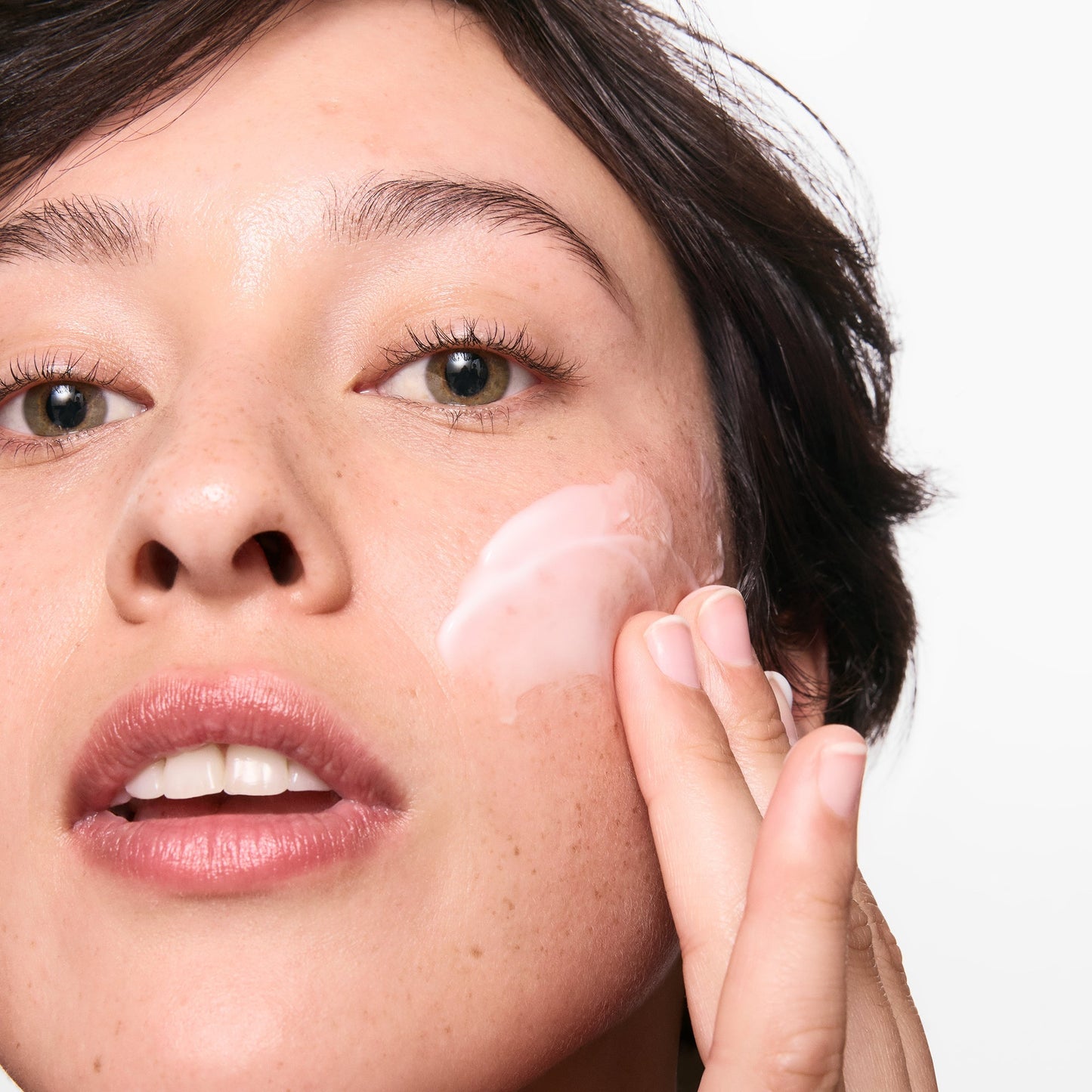 hydrating-cleanser-and-oil-free-moisturizer-duo-a3 01_LYDIA_12_APPLICATION_OMEGA_SUPERSIZE_036_1_8483aad9-c9a3-46f0-b735-539c739306ac.jpg