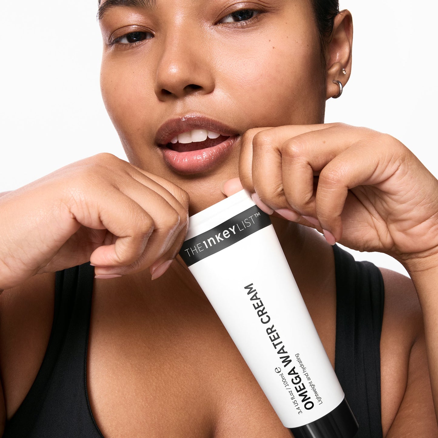supersize-omega-water-cream-duo-n1 03_KAFFYA_07_HOLDING_OMEGA_SUPERSIZE_001.jpg