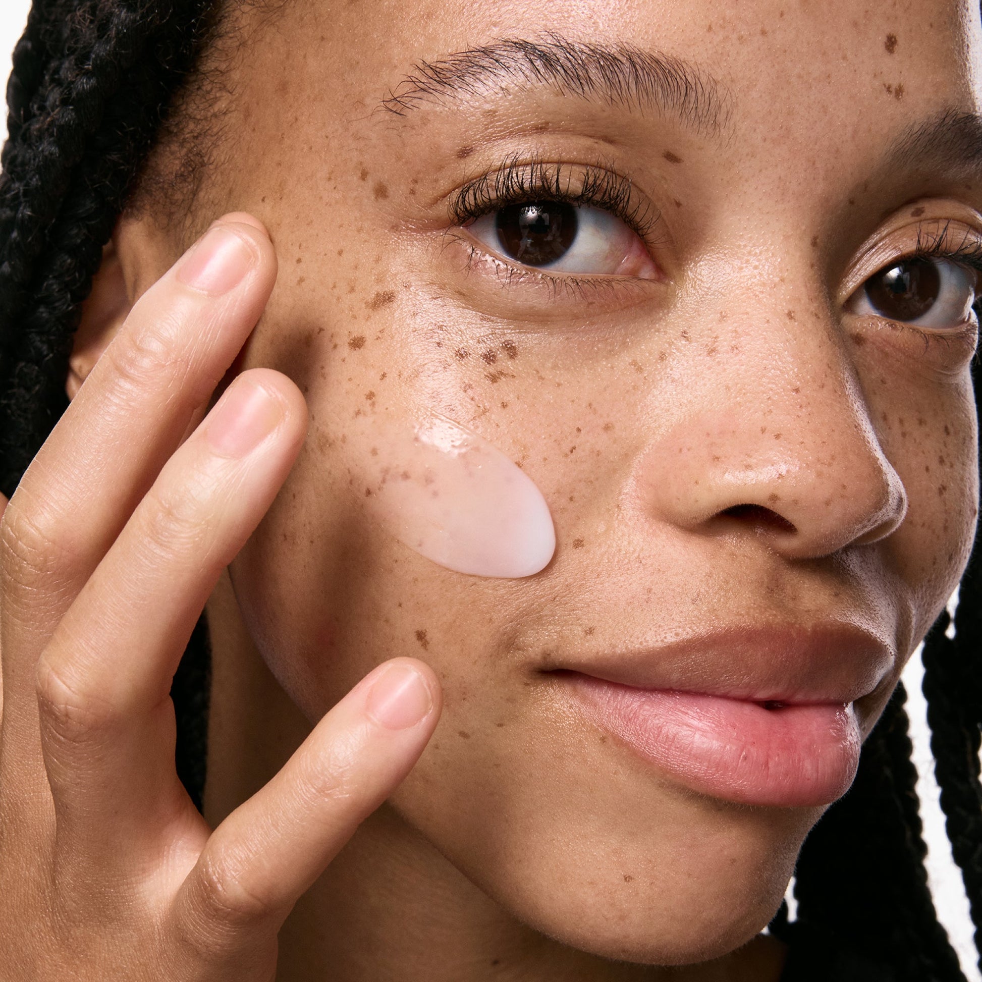 vitamin-b-c-and-e-moisturizer-q5 VitBC_E_ModelGoopMacro_2000x2000_bc64d363-139d-4699-88a9-2e0b1942763a.jpg